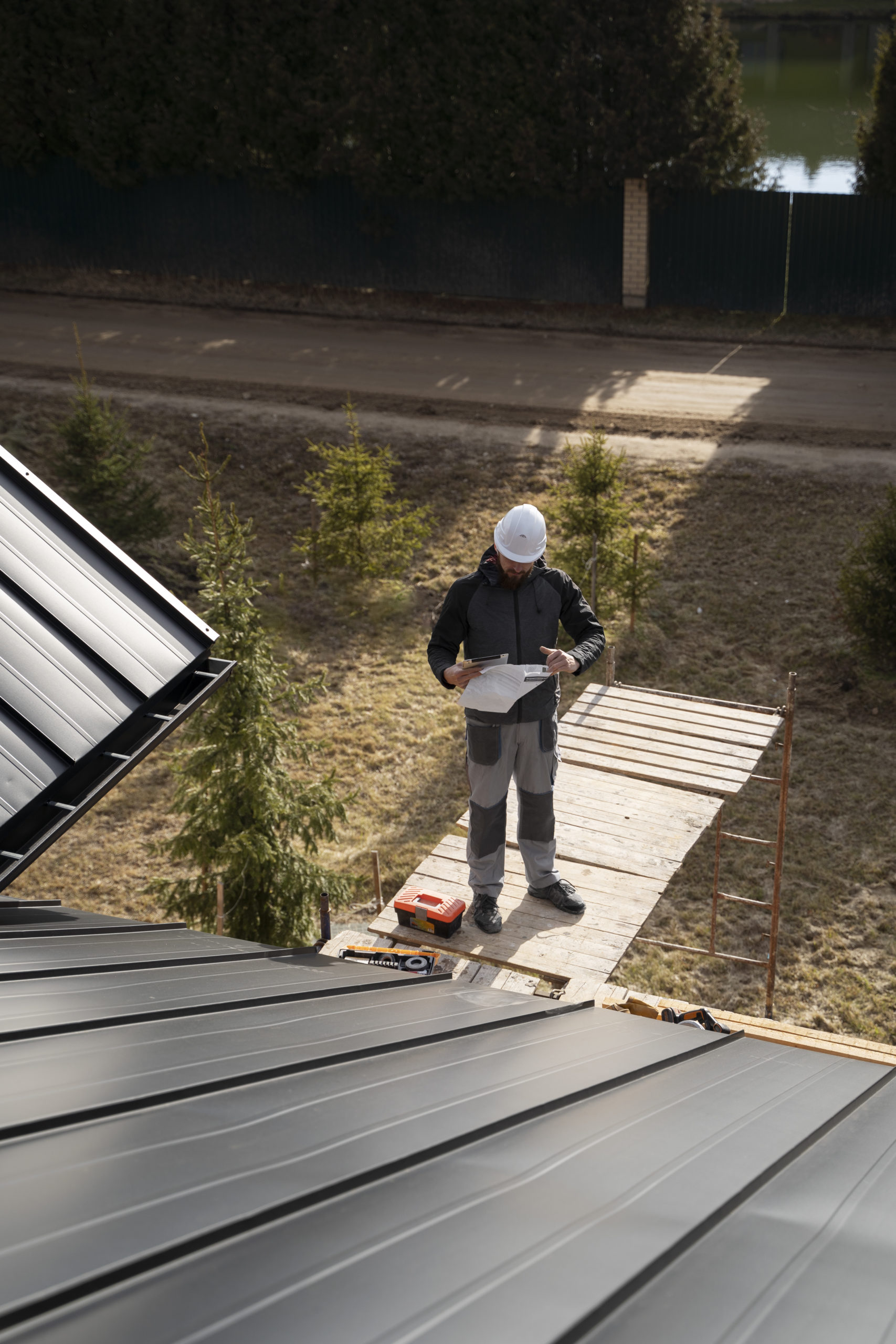 full-shot-man-wearing-protection-helmet-outdoors Professional solar installation services for homes